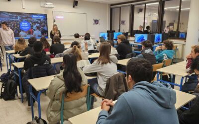 Une délégation en visite au lycée Jules Ferry pour découvrir un atelier Educ Esport
